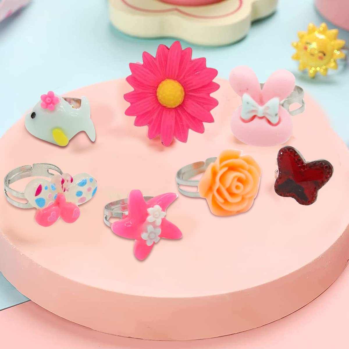 MAYCREATE® 24pcs Adjustable Rings Assorted Cartoon Resin Jewelry Ring for Girls Girl Dress Up Jewelry Box Ring Set Gift Box