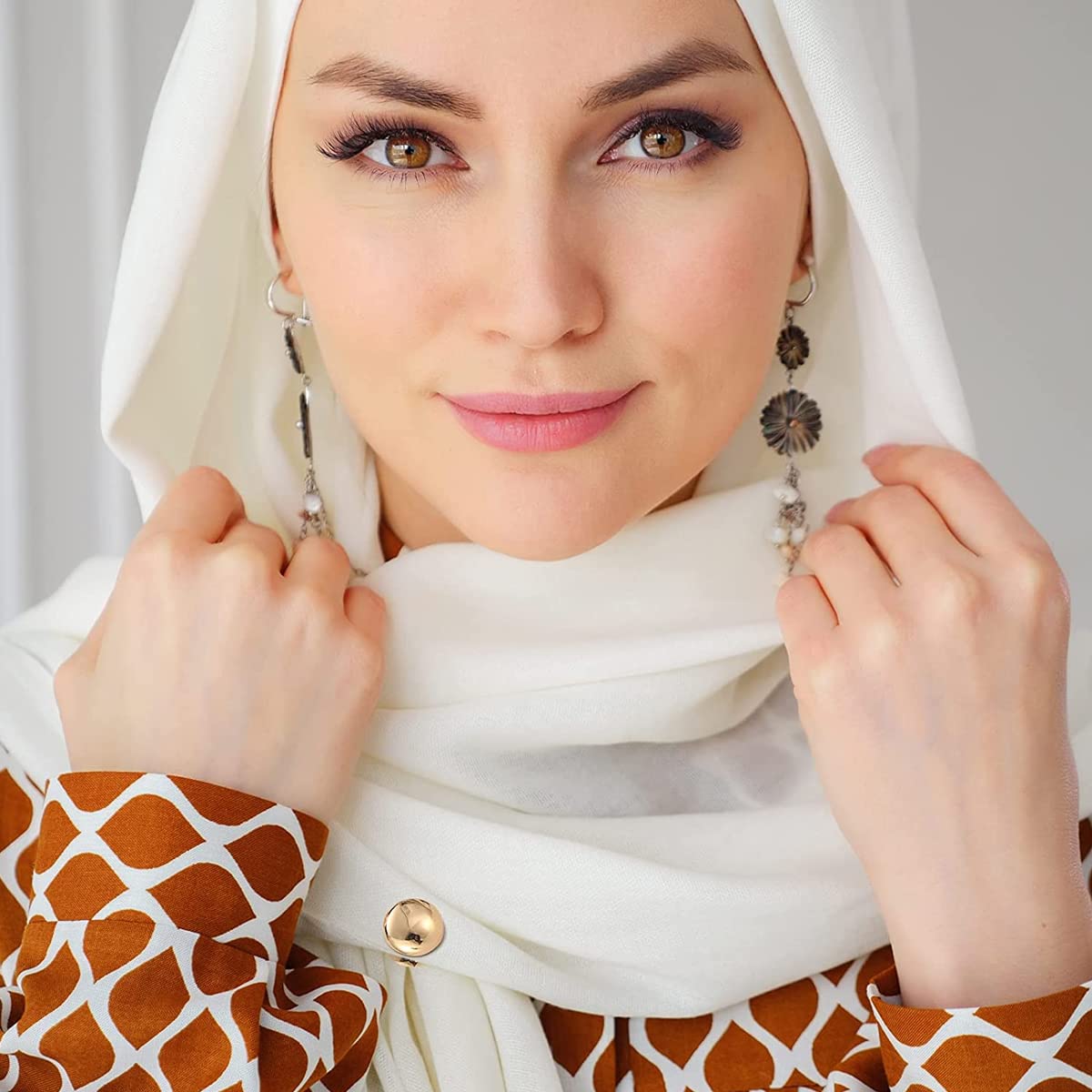 MAYCREATE 4 Pairs Multi-Use Round Magnetic Clothing Button Clips for Women Girls Hijab/Muslim Scarf,Saree Pins