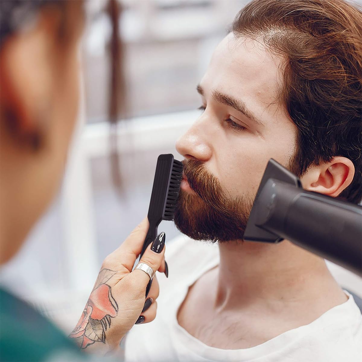 MAYCREATE Barber Beard Pencil Filler for Men Dual Tip 2 in 1 Beard Pencil with Comb & Brush for Beard Styling, Sweat Proof Beard Pencil Filler Mustache Kit for Beard, Mustache, Eyebrows (dark brown)