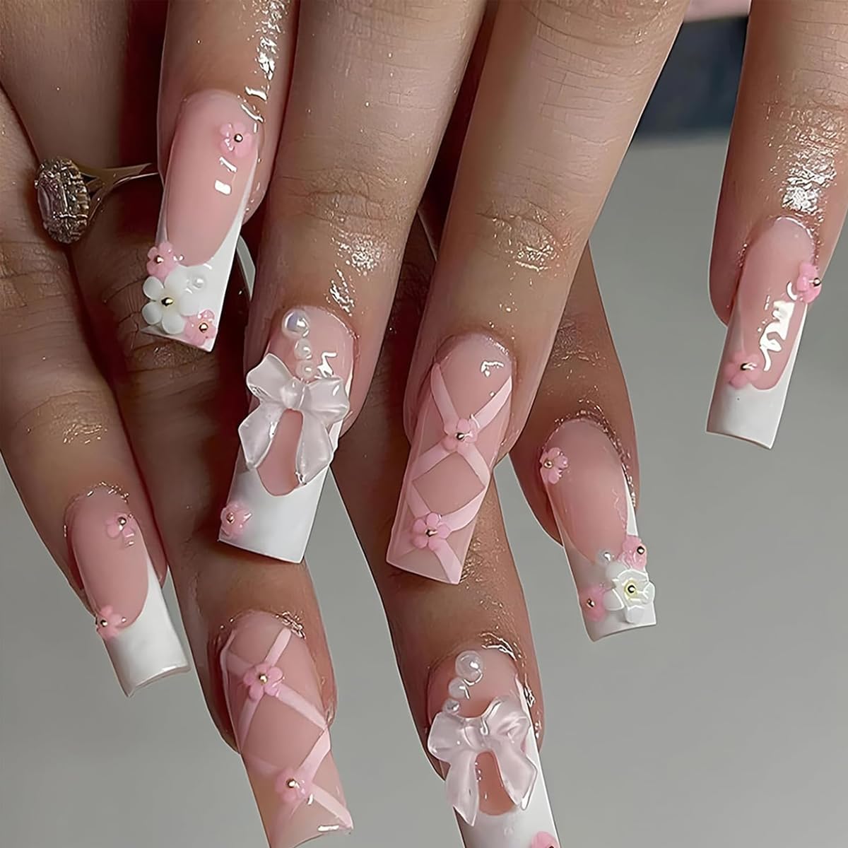 MAYCREATE 24Pcs Press on Nails Short Square Fake Nails Pink French Tip False Nails With Small Floral Designs Glossy Full Cover Stick on Nails Acrylic Artificial Nails for Women