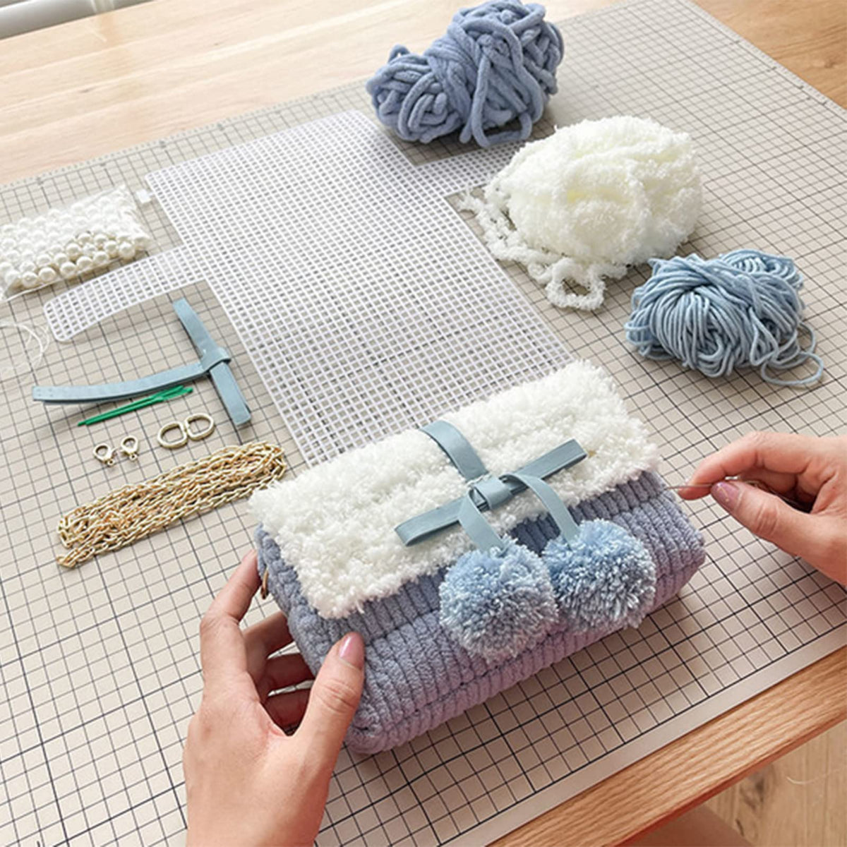 MAYCREATE Mesh Clear Plastic Canvas Sheets for DIY Sewing Bags with 100 Clips | White Craft Kit