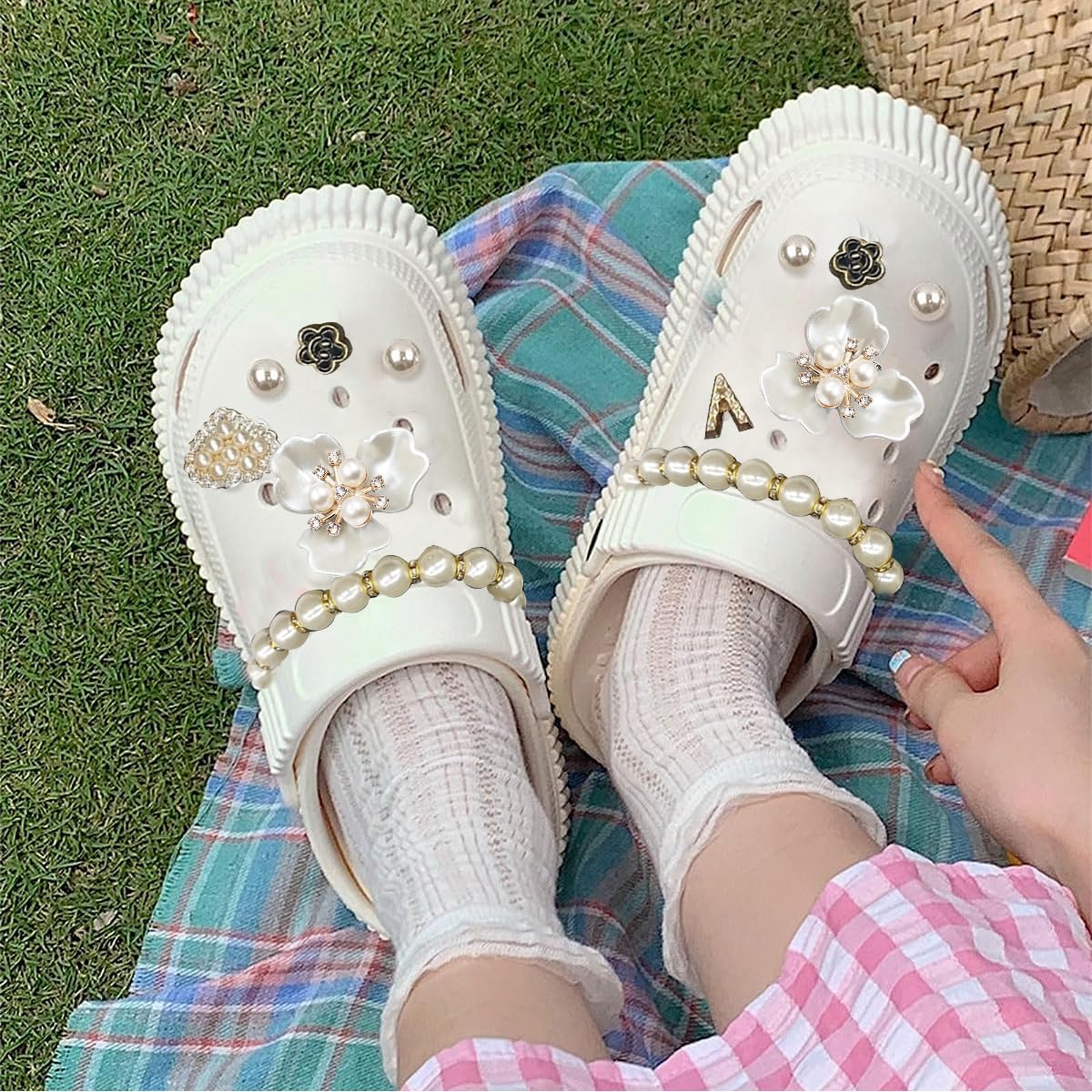 MAYCREATE 14pcs Bling Shoe Charms, Flower Pearl Clog Shoes Accessories, Fashion Crystal Rhinestone Shoes Charms Pearl Chain DIY Sandals Decoration for Women, Party Favors Birthday Gifts