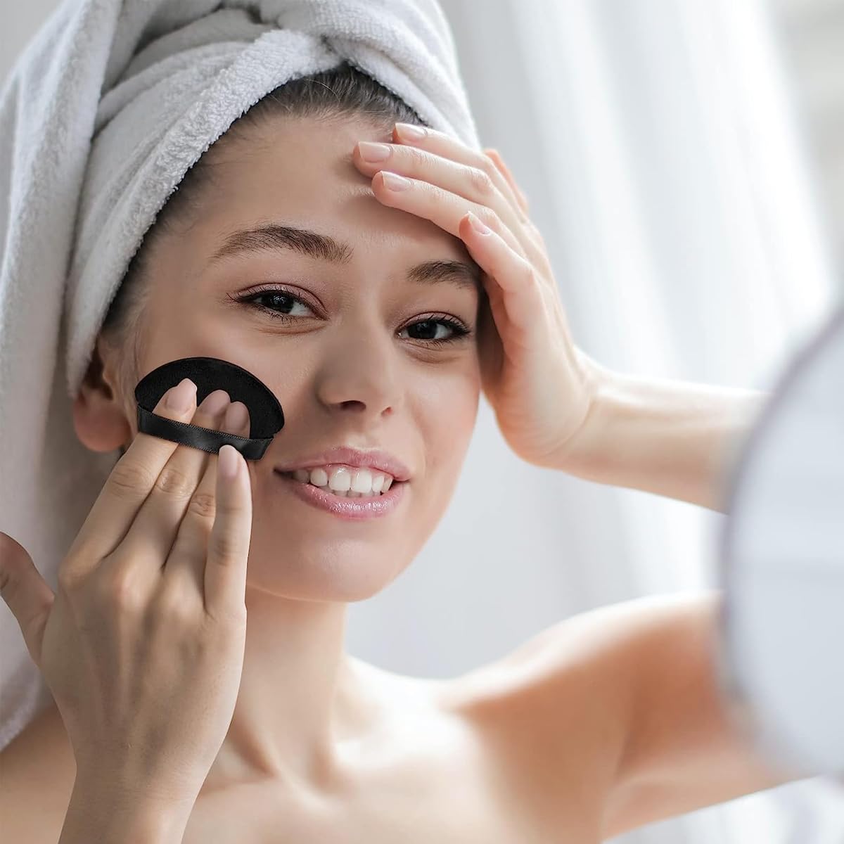 MAYCREATE Triangle Powder Puff for Face Makeup with Round and Pointed Edges 4pcs Black | Wet and Dry Use