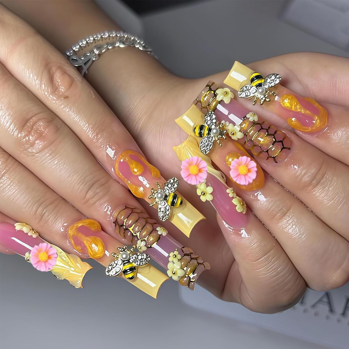 MAYCREATE Nail Art Charms for DIY Decoration featuring 50PCS 3D Gold Alloy Bees & Flowers