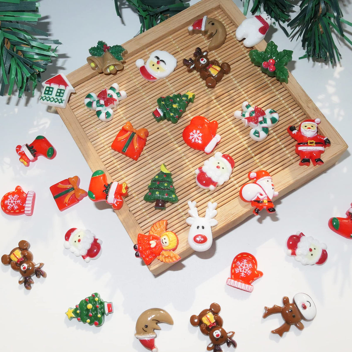 MAYCREATE 100Pcs Mini Christmas Resin Charms for DIY Crafts Christmas Resin Home Decor Window Resin Charms Home Decor Christmas Ornaments for Door, DIY Crafts, Wall